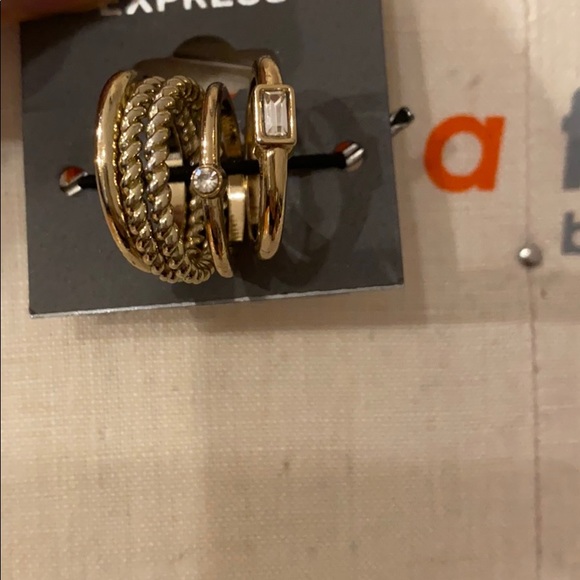 Bundle of express gold rings set. - Picture 5 of 6